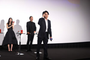 中村倫也“ムロツヨシ”出題前に正解で場内騒然！「No more 映画泥棒」ポーズから真摯さまで変幻自在10
