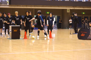 JI BLUE 子どもらから「本気でやってるのか分からない」に火がつく！『4v4』サプライズ登場で本田圭佑とサッカー教室17
