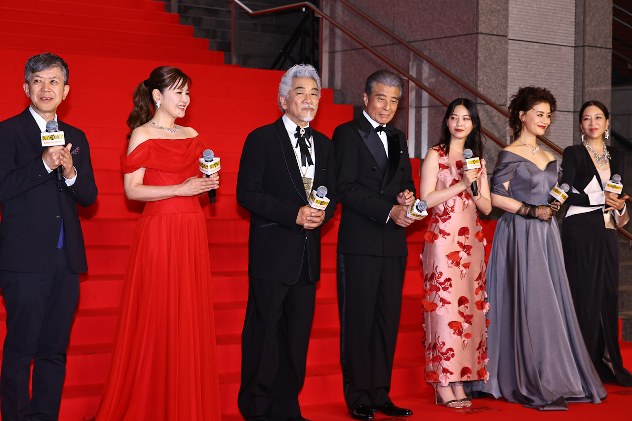 西野七瀬『免許返納!?』レッドカーペットで存在感!「情けない姿も引き出せた」と自信1