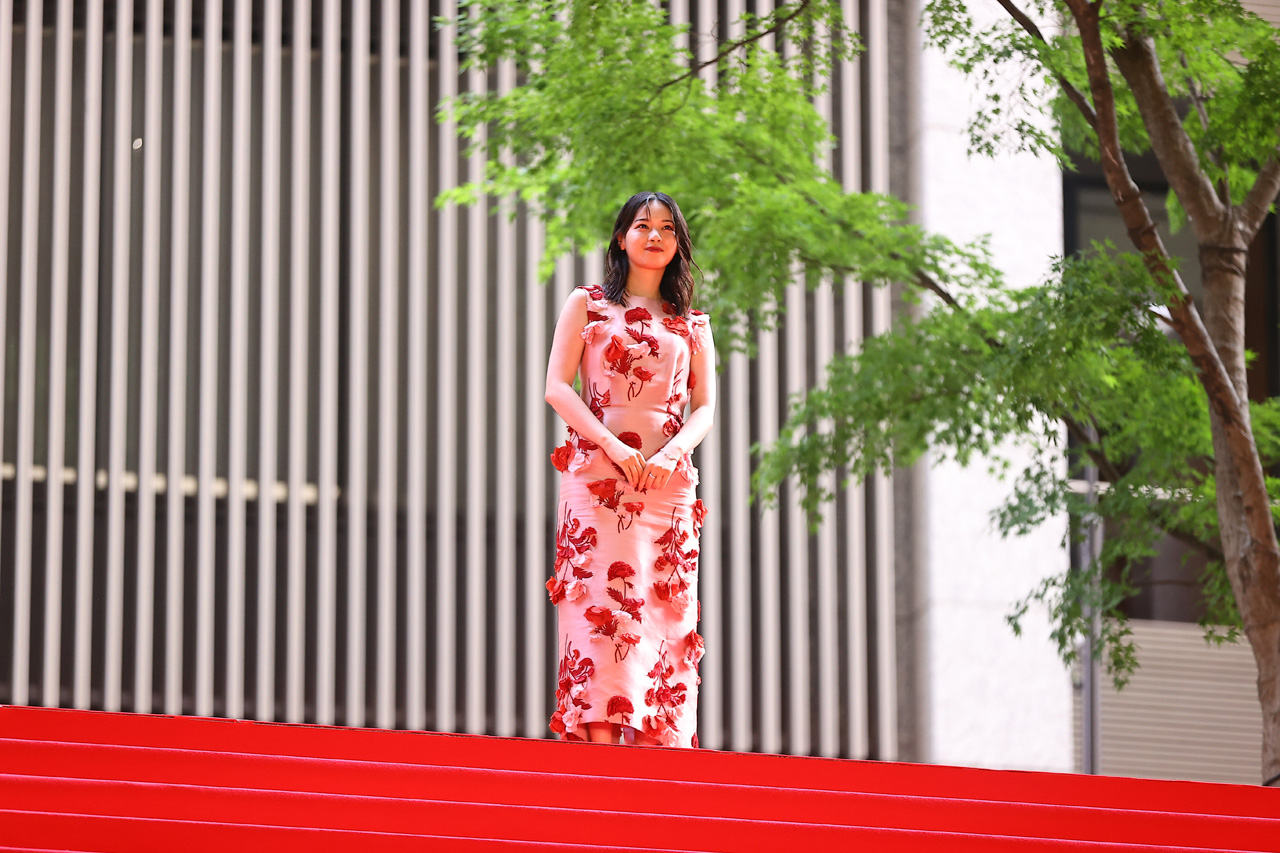 西野七瀬『免許返納!?』レッドカーペットで存在感!「情けない姿も引き出せた」と自信4