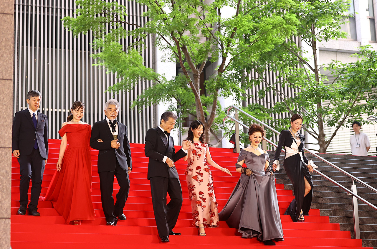舘ひろし主演『免許返納!?』大階段レッドカーペット!西野七瀬、大地真央、真矢ミキら豪華勢揃い4
