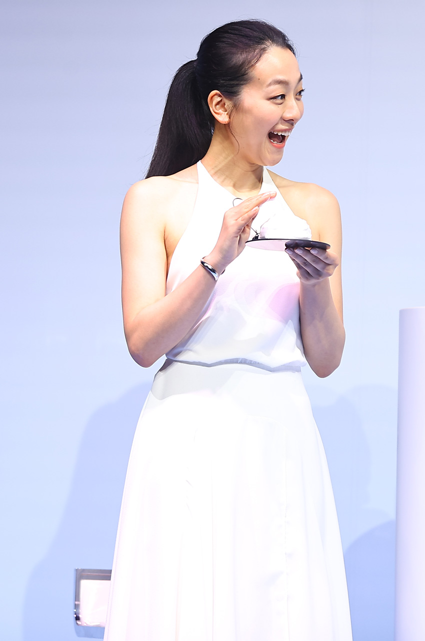 浅田真央選手 フィギュアスケート指導者としてのやりがいとは?木村佳乃と純白ドレス姿に4