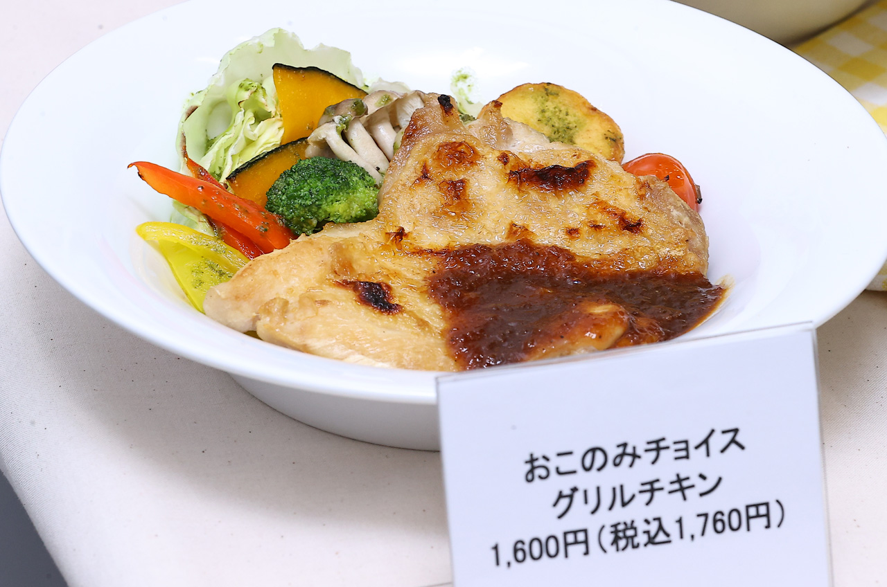 デニーズ6月10日からグランドメニュー改定!“お一人様”裾野広げる思惑と記者陣に見せた“社風”プチレポート8