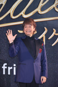 香取慎吾 映画『Michael』レッドカーペットでノリノリダンス！投げキスでゴキゲン4