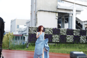 アイナ・ジ・エンド「MUSIC AWARDS JAPAN 2026」レッドカーペットに青色ドレスで登場4
