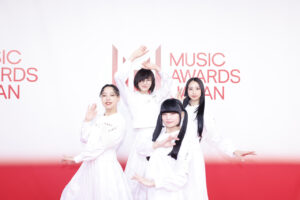 新しい学校のリーダーズ「MUSIC AWARDS JAPAN 2026」レッドカーペットに11