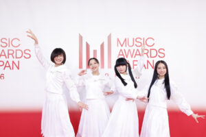 新しい学校のリーダーズ「MUSIC AWARDS JAPAN 2026」レッドカーペットに14