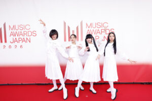 新しい学校のリーダーズ「MUSIC AWARDS JAPAN 2026」レッドカーペットに16