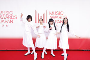 新しい学校のリーダーズ「MUSIC AWARDS JAPAN 2026」レッドカーペットに18