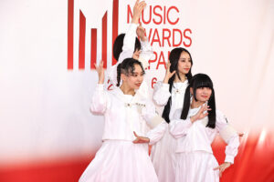 新しい学校のリーダーズ「MUSIC AWARDS JAPAN 2026」レッドカーペットに1