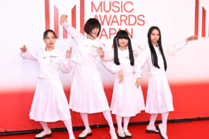 新しい学校のリーダーズ「MUSIC AWARDS JAPAN 2026」レッドカーペットに2