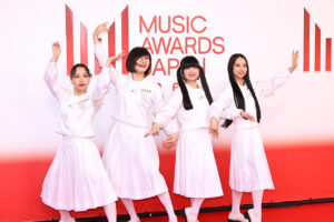 新しい学校のリーダーズ「MUSIC AWARDS JAPAN 2026」レッドカーペットに3