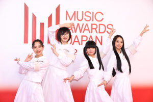 新しい学校のリーダーズ「MUSIC AWARDS JAPAN 2026」レッドカーペットに6