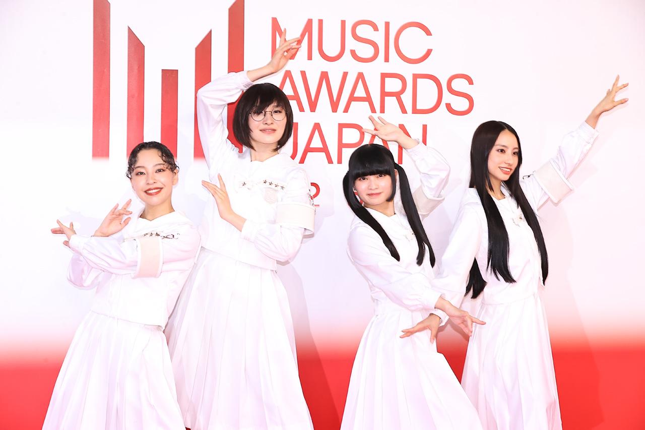 新しい学校のリーダーズ「MUSIC AWARDS JAPAN 2026」レッドカーペットに7