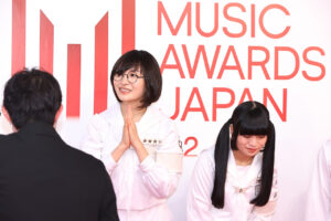 新しい学校のリーダーズ「MUSIC AWARDS JAPAN 2026」レッドカーペットに8