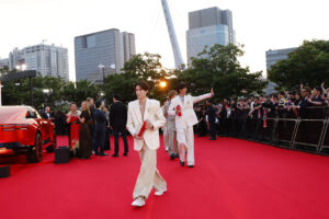 M!LK「MUSIC AWARDS JAPAN 2026」レッドカーペットで『好きすぎて滅!』27