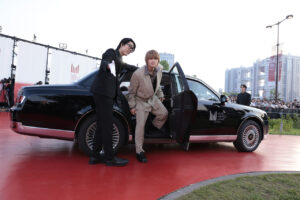 M!LK「MUSIC AWARDS JAPAN 2026」レッドカーペットで『好きすぎて滅!』24