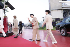 M!LK「MUSIC AWARDS JAPAN 2026」レッドカーペットで『好きすぎて滅!』21