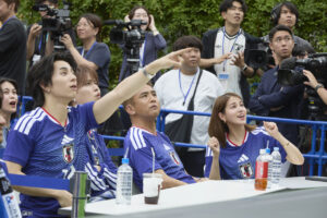 JI BLUE白岩瑠姫・西洸人 渋谷でサッカー日本代表戦パブリックビューイング!勝利に大歓声7