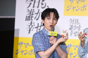 M!LK・塩﨑太智、曽野舜太、吉田仁人 招き猫グッズに大興奮！サマージャンボイベ登場4