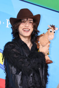 INI・池﨑理人 愛が凄すぎ名残惜しむ！髙塚大夢と「トイ・ストーリー５」カーペットに17