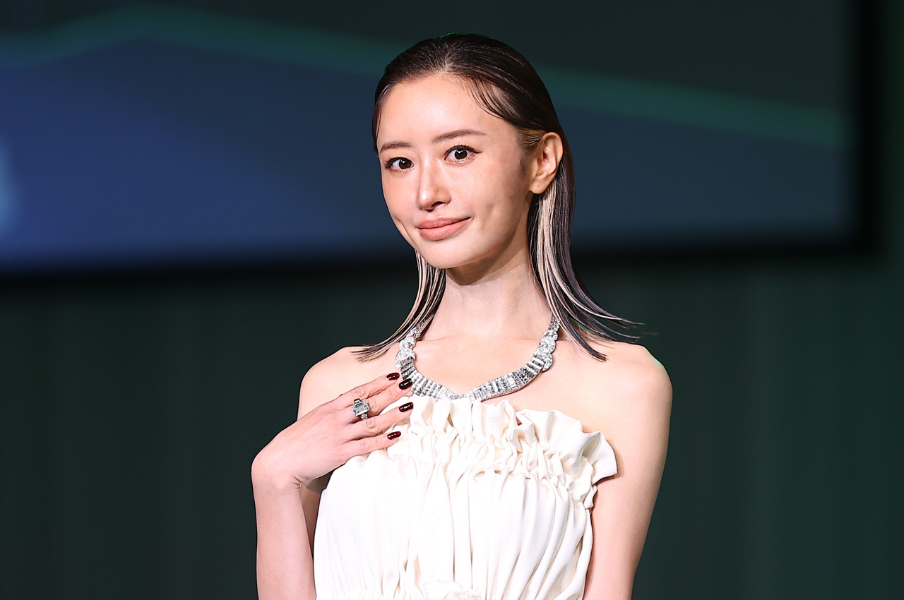松本まりか 自ら写真加工お願い!?で報道陣和気あいあい!「ジュエリー ベスト ドレッサー賞」スピーチロング2