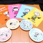 くら寿司 PEANUTSコラボキャンペーンクリアファイルと寿司皿公開！関係者に聞く第1弾の反響は