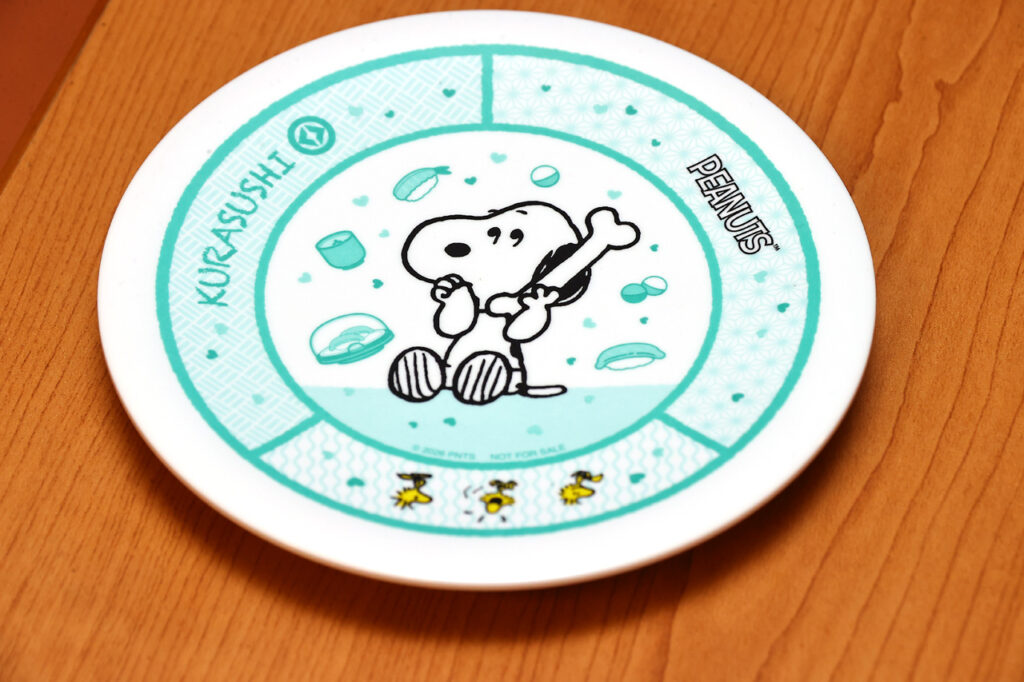 くら寿司 PEANUTSコラボキャンペーンクリアファイルと寿司皿公開!関係者に聞く第1弾の反響は14