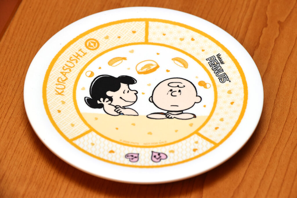 くら寿司 PEANUTSコラボキャンペーンクリアファイルと寿司皿公開!関係者に聞く第1弾の反響は15