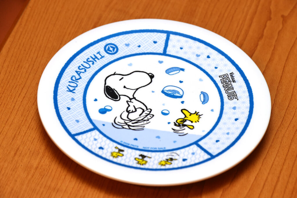 くら寿司 PEANUTSコラボキャンペーンクリアファイルと寿司皿公開!関係者に聞く第1弾の反響は16