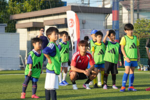 『久保建英 JAL Special Soccer Lesson 2026』FC 東京 小平グラウンドで86人前に開催1