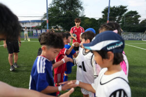 『久保建英 JAL Special Soccer Lesson 2026』FC 東京 小平グラウンドで86人前に開催4
