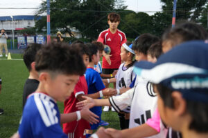『久保建英 JAL Special Soccer Lesson 2026』FC 東京 小平グラウンドで86人前に開催5