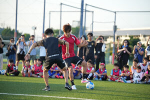 『久保建英 JAL Special Soccer Lesson 2026』FC 東京 小平グラウンドで86人前に開催20