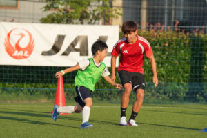 『久保建英 JAL Special Soccer Lesson 2026』FC 東京 小平グラウンドで86人前に開催22