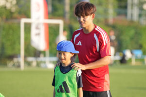 『久保建英 JAL Special Soccer Lesson 2026』FC 東京 小平グラウンドで86人前に開催24