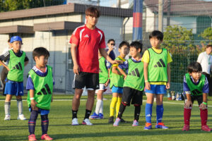 『久保建英 JAL Special Soccer Lesson 2026』FC 東京 小平グラウンドで86人前に開催25