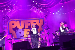 PUFFY初フェス2日間公式レポート公開！GLAY、ウルフルズ、UNICORN、[Alexandros]ら豪華ゲストも24