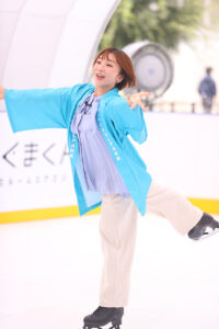 高橋成美 真夏の屋外『白くまくん COOL PARK 2026』で華麗なスケーティング！ヒコロヒーから金言もらう13