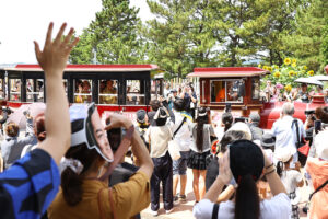 松平健 八景島シーパラダイス来島!晴れ男ぶり発揮や年齢制限アトラクション“6歳児に変身”で楽しむ14