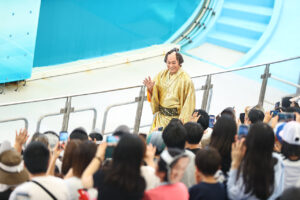 松平健 八景島シーパラダイス来島!晴れ男ぶり発揮や年齢制限アトラクション“6歳児に変身”で楽しむ23