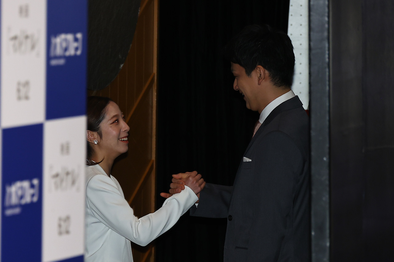 木原龍一選手 三浦璃来選手へのプロポーズは「#shesaidyes」!りくりゅうペア婚約発表2