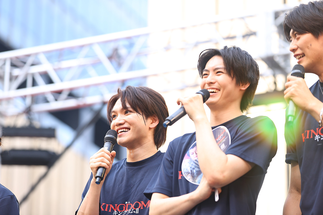 三浦宏規、高野洸ら舞台『キングダムⅡ-継承-』カンパニー10人が池袋の公園に勢揃い!“ファルファル”期待煽る3