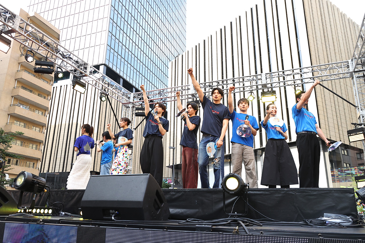 三浦宏規、高野洸ら舞台『キングダムⅡ-継承-』カンパニー10人が池袋の公園に勢揃い!“ファルファル”期待煽る5