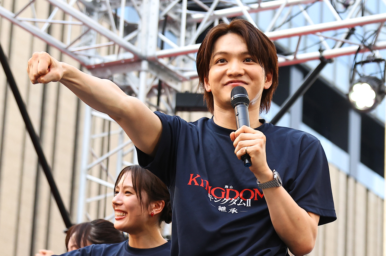 三浦宏規、高野洸ら舞台『キングダムⅡ-継承-』カンパニー10人が池袋の公園に勢揃い!“ファルファル”期待煽る6