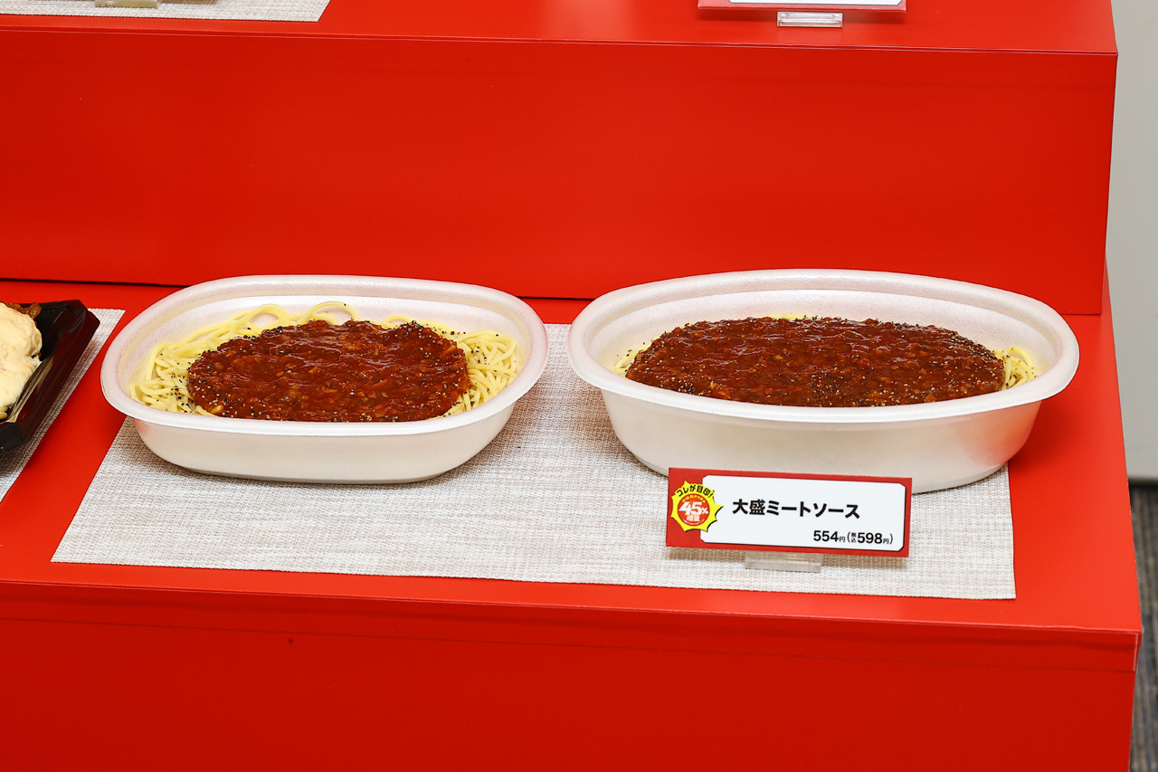 ファミリーマート8月4日から『お値段そのまま おかわり45%増量作戦』!増量ファミチキなど13品発表8