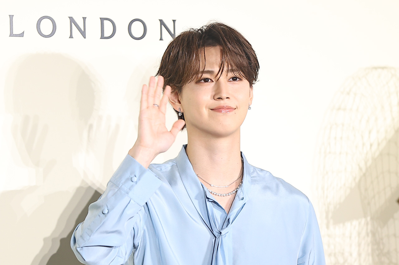 白岩瑠姫「JO MALONE LONDON」来場で「全部可愛くて」とニッコリ!青コーデで3