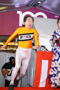 江頭2:50渋谷109前で大暴れでギャラリー騒然!「第7回 渋谷盆踊り」で明治とコラボでプロフェッショナルぶり発揮3