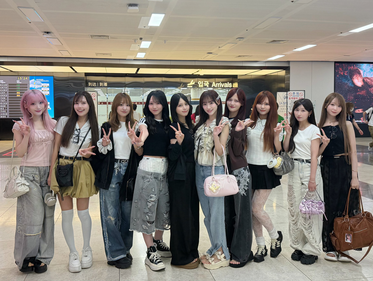 イコラブ韓国の人気番組出演で金浦空港に到着!新曲『恋、はじめました。』韓国語で初披露へ1