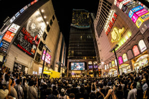 THE SPELLBOUND×BOOM BOOM SATELLITES歌舞伎町でフリーライブに3000人!会場の興奮最高潮2